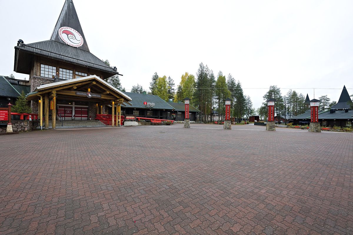 The Arctic Circle marker seen from the square